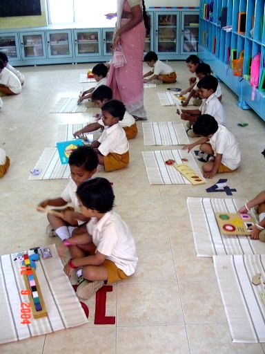 LKGmontessori.jpg (48194 bytes)