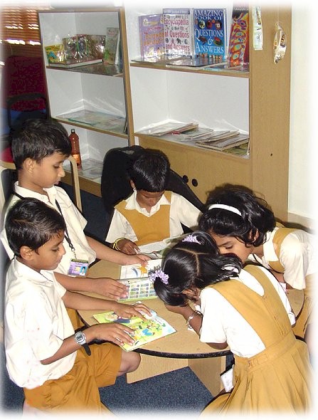 library2.jpg (89471 bytes)